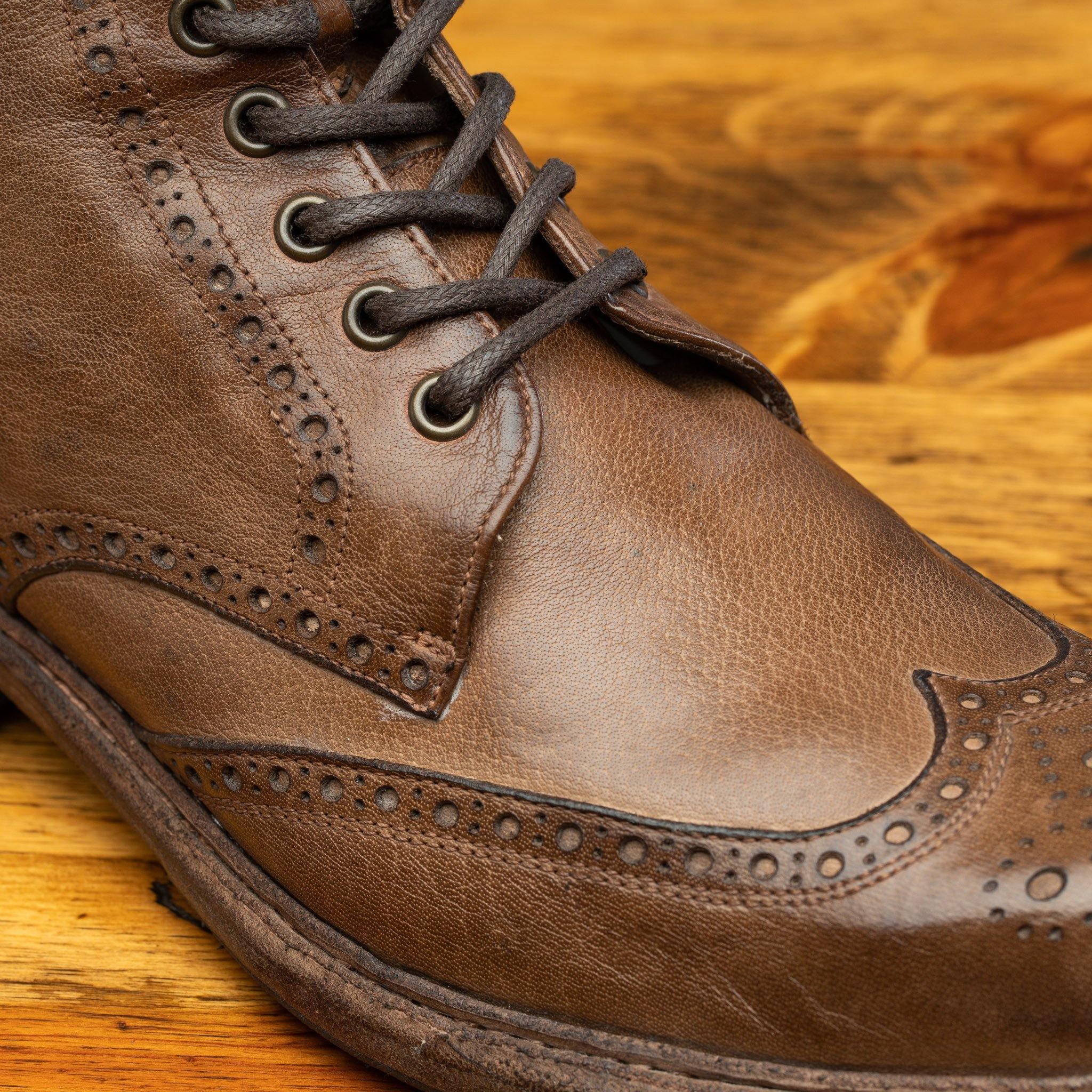 Up close photo of the vamp showing the wingtip details and eyelets of 9147 Calzoleria Toscana Moor Dip-Dyed Cesar Boot