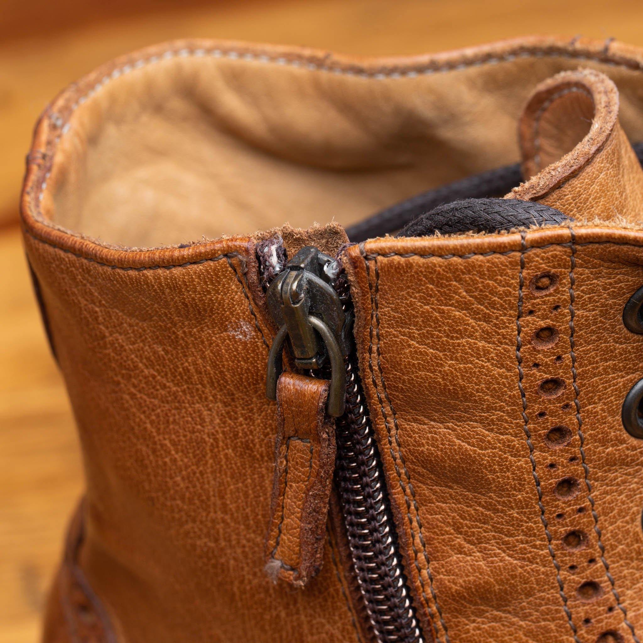 Up close picture showing the inside functional zipper of 9147 Calzoleria Toscana Dip-Dyed Cesar Boot