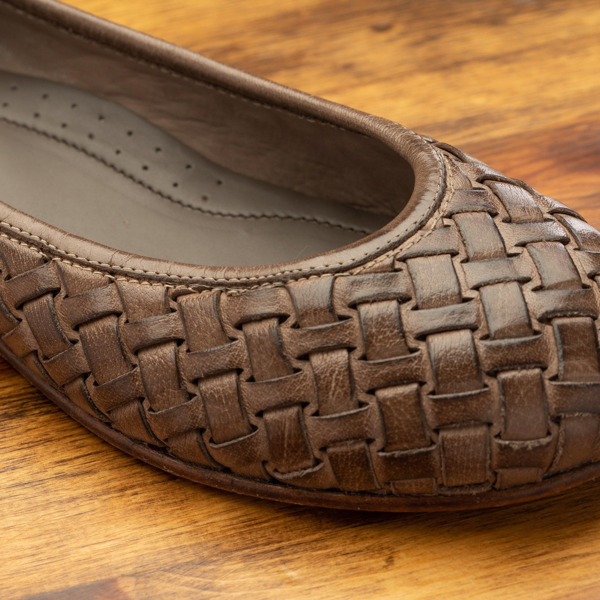 Up close photo of the woven details on the toe of B940 Calzoleria Toscana Taupe Melania Ballerina