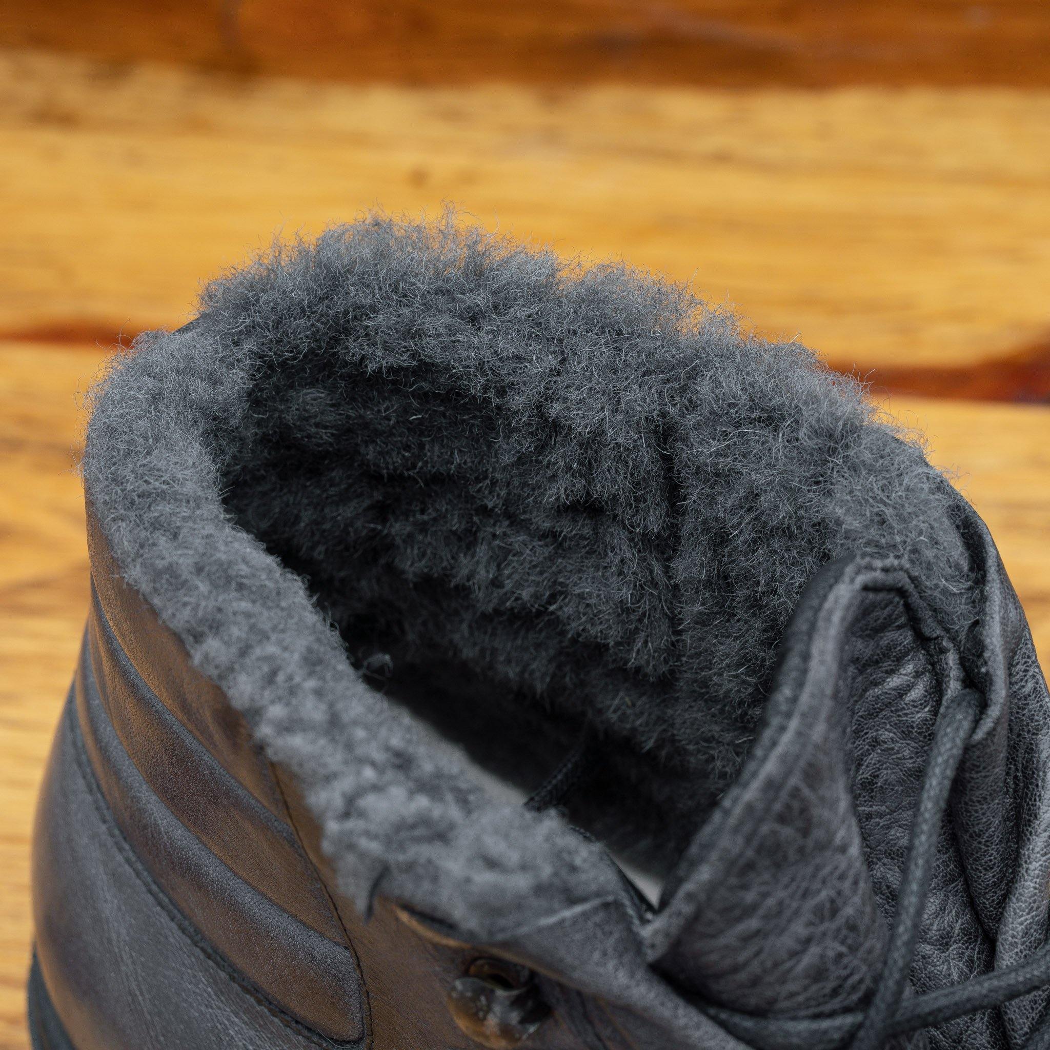 Up close picture showing the shearling on the heel of H867 Calzoleria Toscana Stone Dip-Dyed Hiking Sneaker