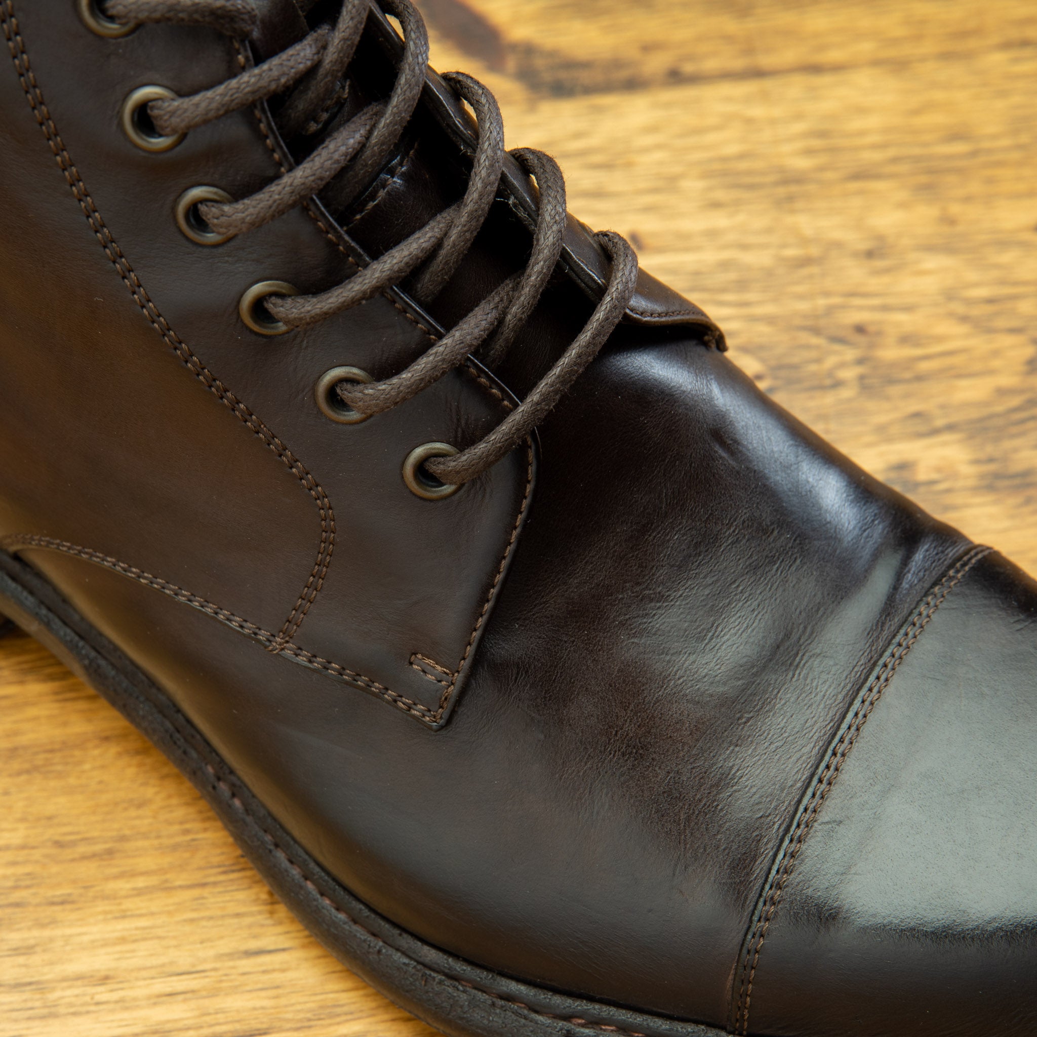 Up close photo of the cap toe and 7 eyelet of Q549 Calzoleria Toscana Dark Brown Combat Boot