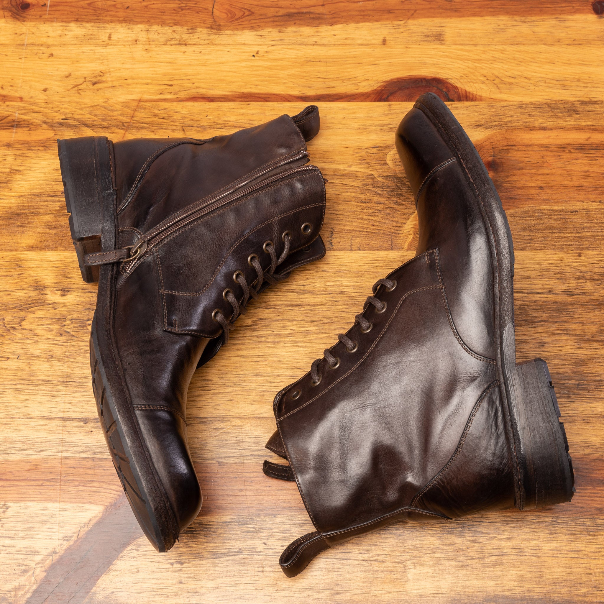 Pair of Q549 Calzoleria Toscana Dark Brown Combat Boot laying down showing the inside zipper