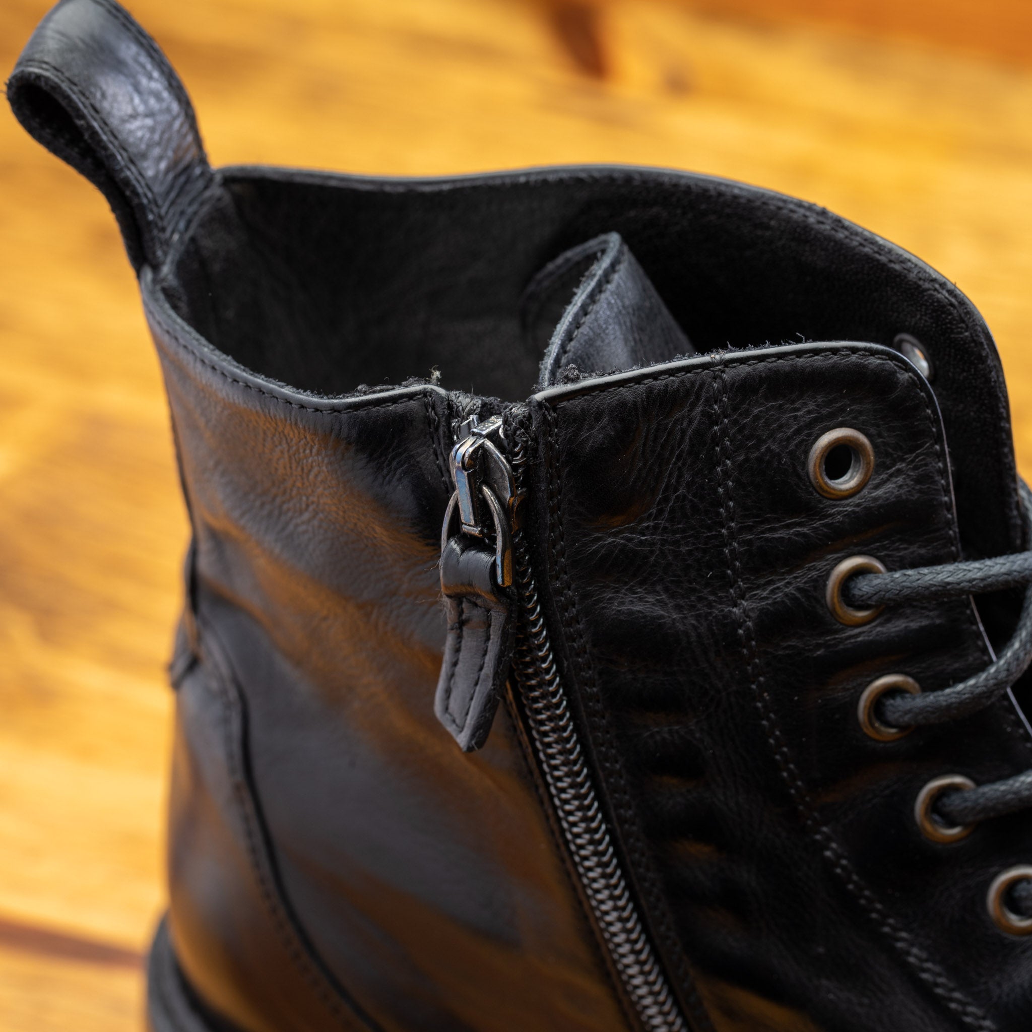 Up close picture of the functional inside zipper of Q549 Calzoleria Toscana Black Combat Boot