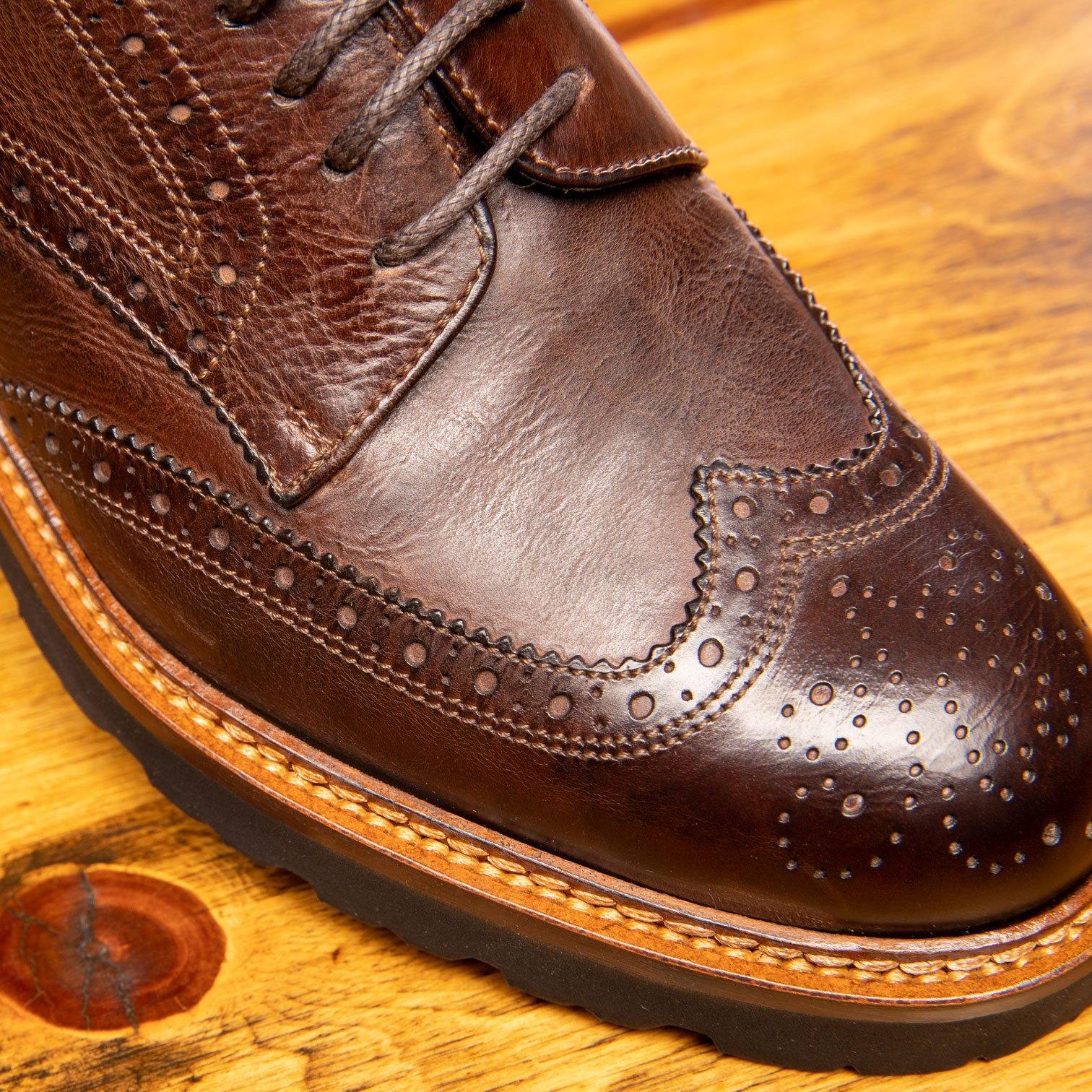 Up close picture of the toe showing the wingtip details of D277 Calzoleria Toscana Women's Brown Dip-Dyed Wingtip