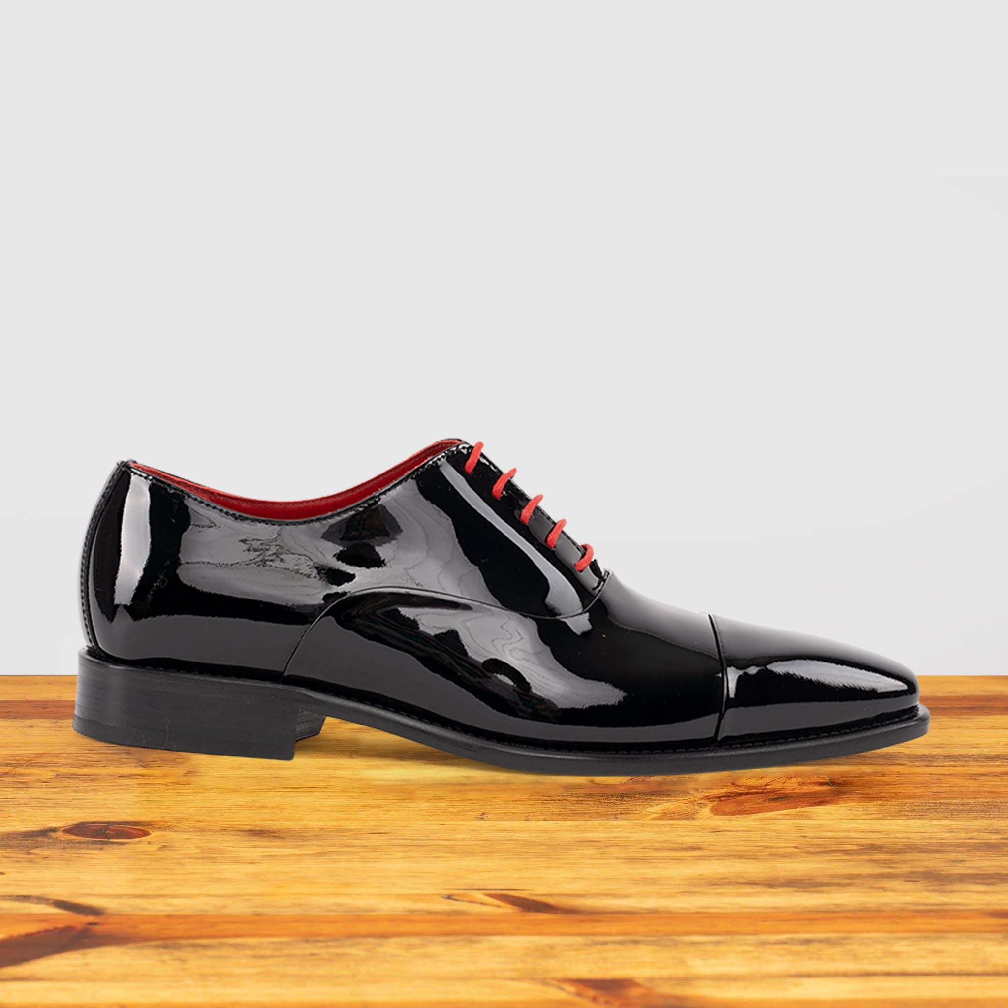 Calzoleria Toscana Sophisticated Cap-Toe Oxford Shoe with Patent Leather Finish 45 (US 12) Calzoleria Toscana Sophisticated Cap-Toe Oxford Shoe with Patent Leather Finish 45 (US 12)
