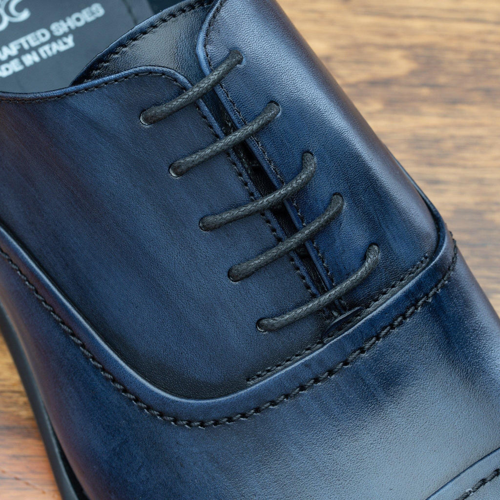 Up close picture of the 5 eyelet of the 2361 Calzoleria Toscana Blue Cayenne Calf Cap Toe