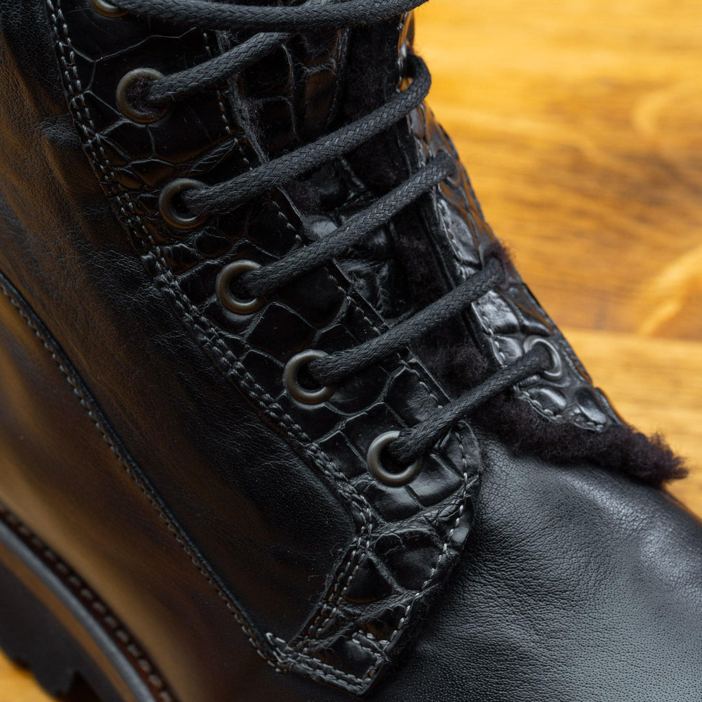 Up close picture of the 6 eyelet  of the 3236 Calzoleria Toscana Black Shearling Boot