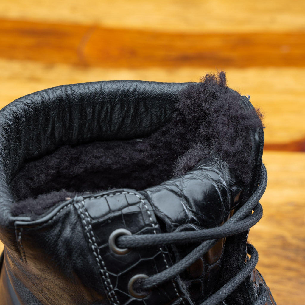 Top part of the 3236 Calzoleria Toscana Black Boot showing the shearling