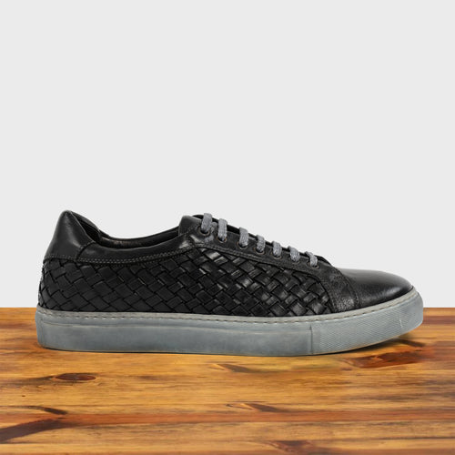 Black / 41.5 EU - 8.5 US / Sneakers