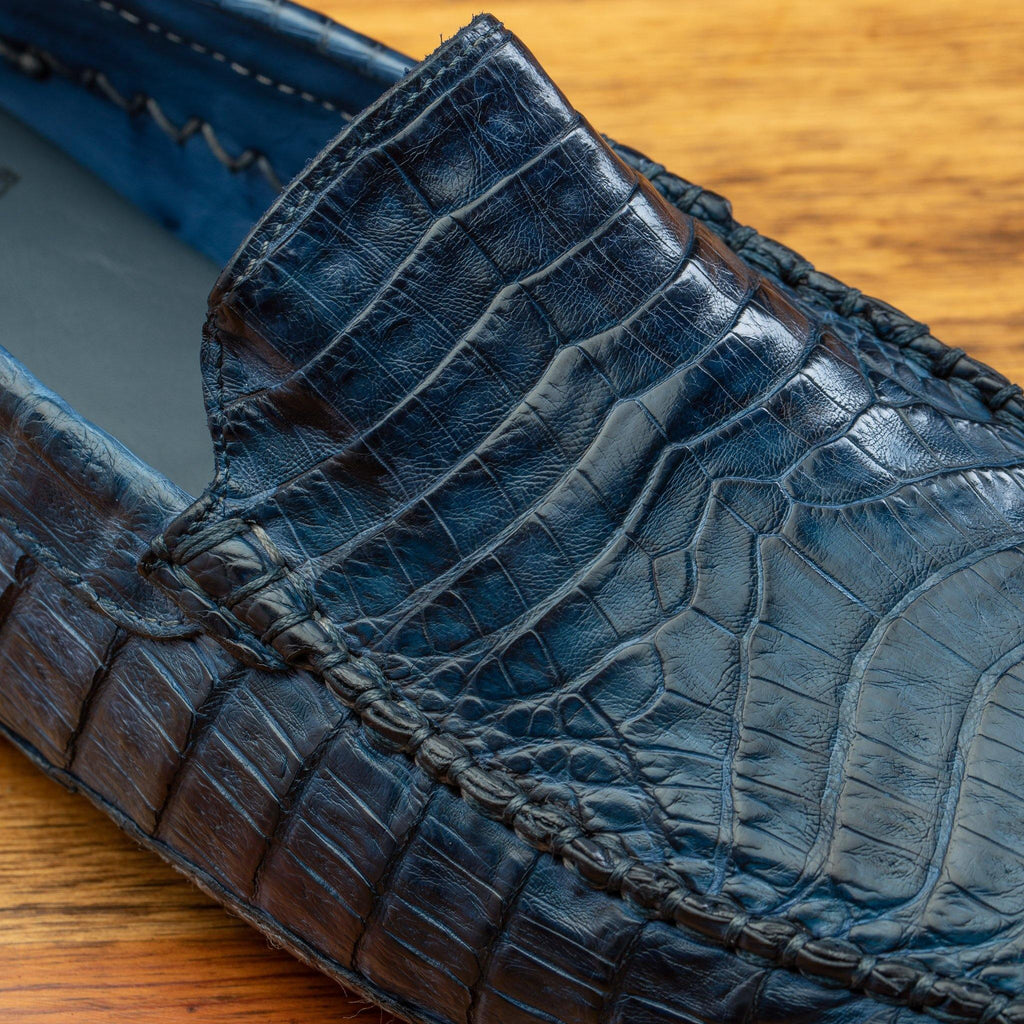 Up close photo showing the vamp of 4551 Calzoleria Toscana Denim Blue Crocodile Dip-Dyed Driver