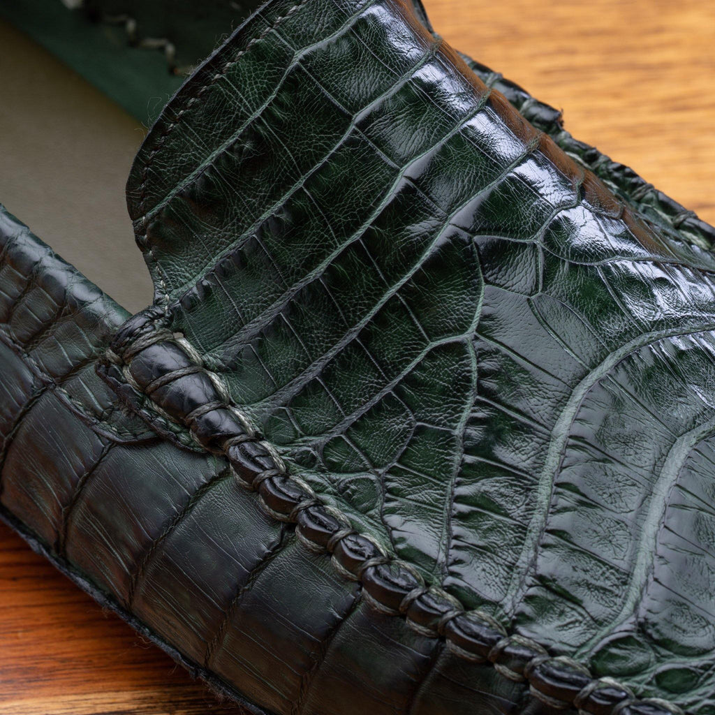Up close picture of the vamp of 4551 Calzoleria Toscana Green Crocodile Dip-Dyed Driver
