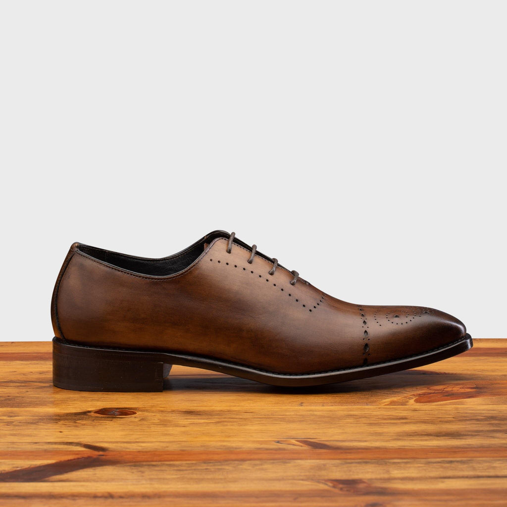 Side profile of 5246 Calzoleria Toscana Cerris Wholecut Balmoral Lace-up on top of a wooden table
