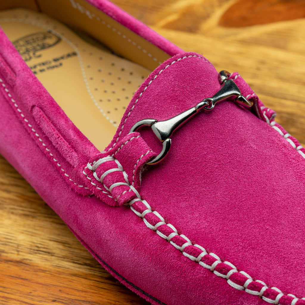 Up close picture of the vamp that shows the contrasting cream stitching and metallic horsebit of  Calzoleria Toscana Women's Fuschia Suede Driver 