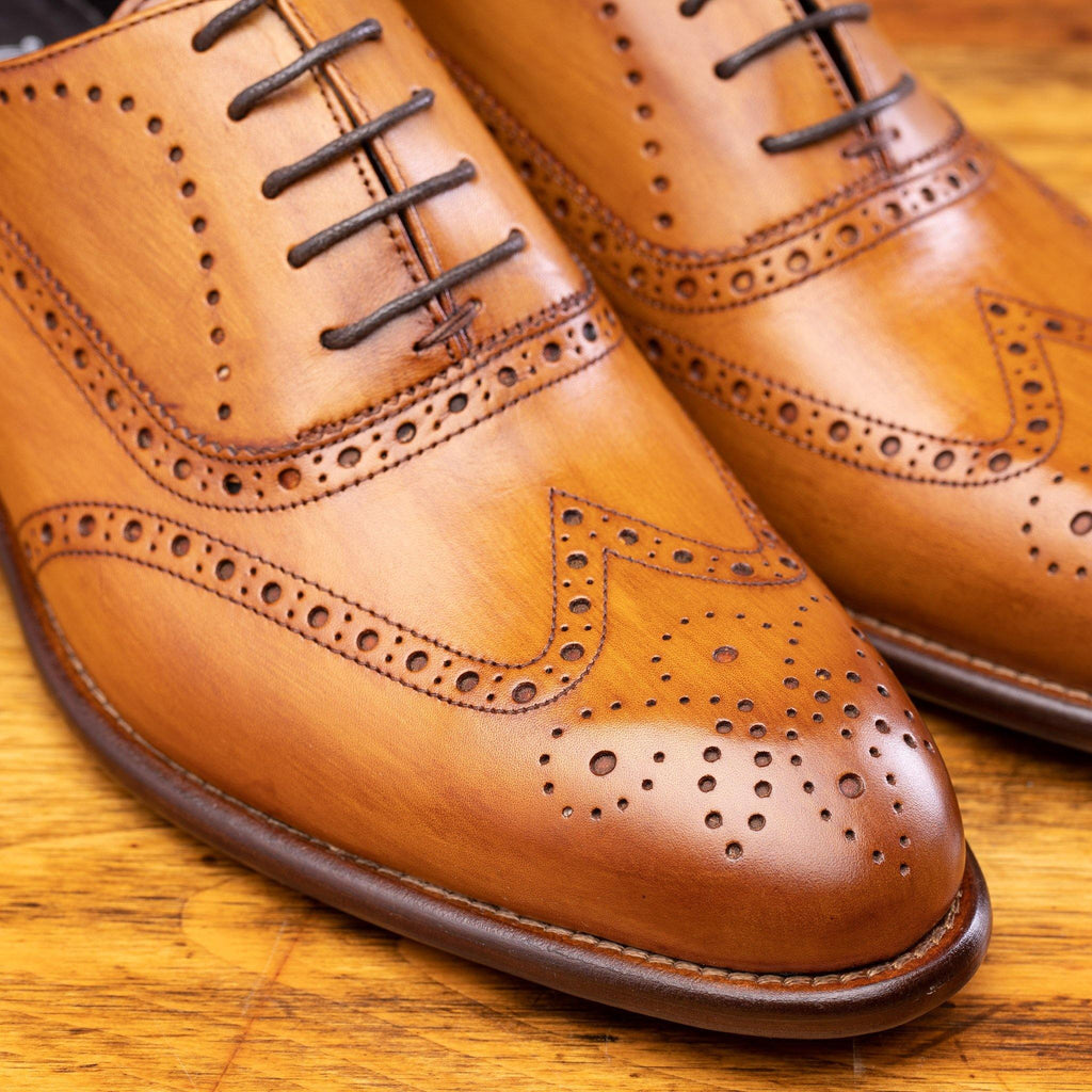 Up close picture of the vamp showing the wingtip detail of the toe and the 5 eyelet of H742 Calzoleria Toscana Dark Caramel Balmoral Lace-Up