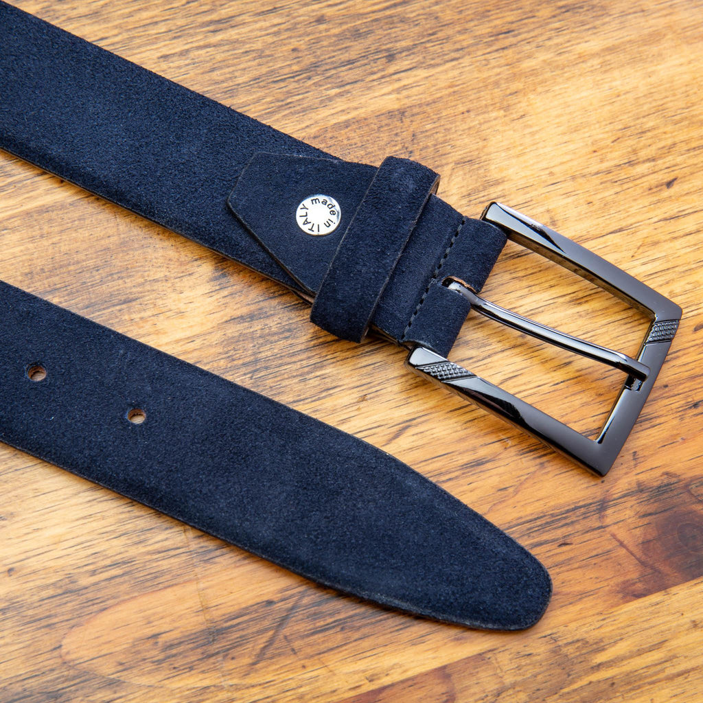 Up close picture of the nickle buckle and velour suede details on C1499 Calzoleria Toscana Blue Velour Suede Belt