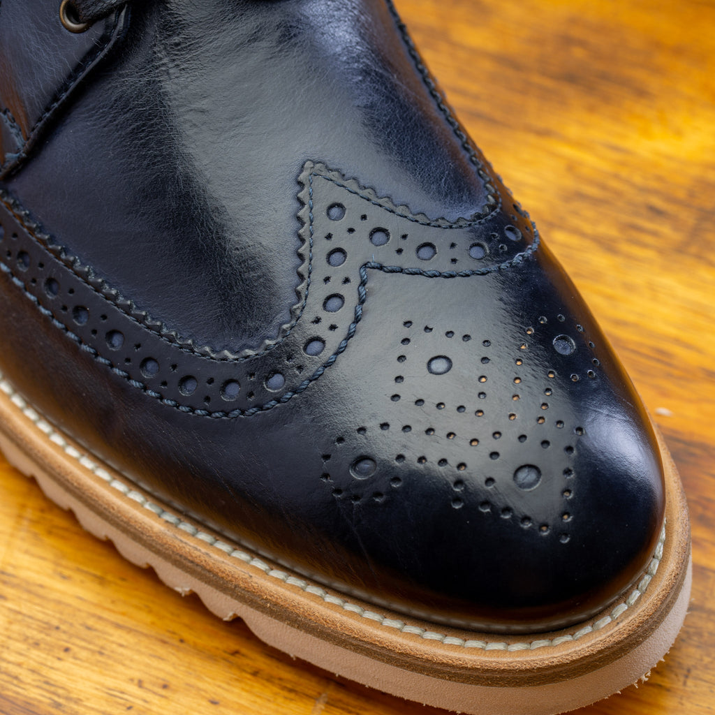 Up close picture of the wingtip detail of the toe on Q399 Calzoleria Toscana Blue Agos Wingtip Blucher
