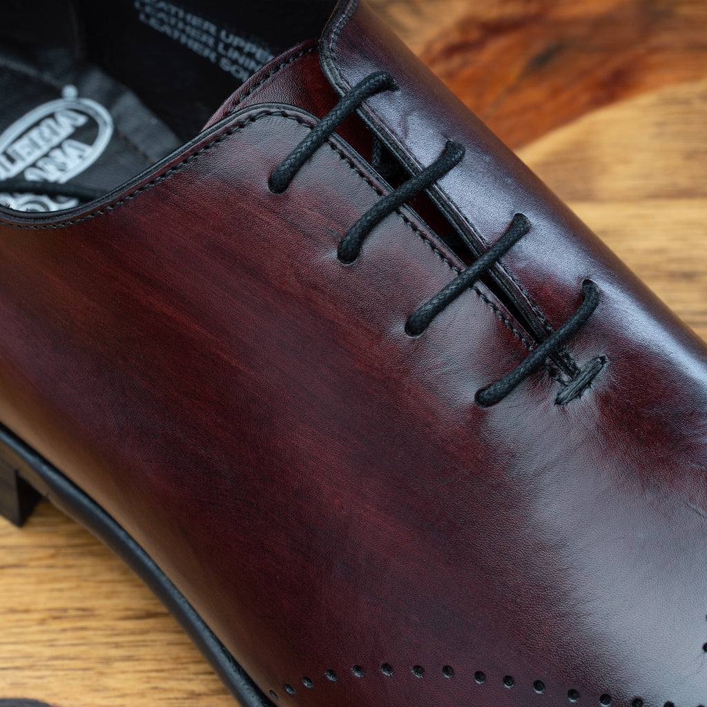 Up close picture of the vamp showing the 4 eyelet of Q550 Calzoleria Toscana Burgundy (Porpora) Cayenne Calf Wholecut