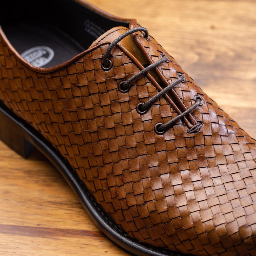 Up close picture of the 4 eyelet of 5373 Calzoleria Toscana Chestnut Woven Lace-Up