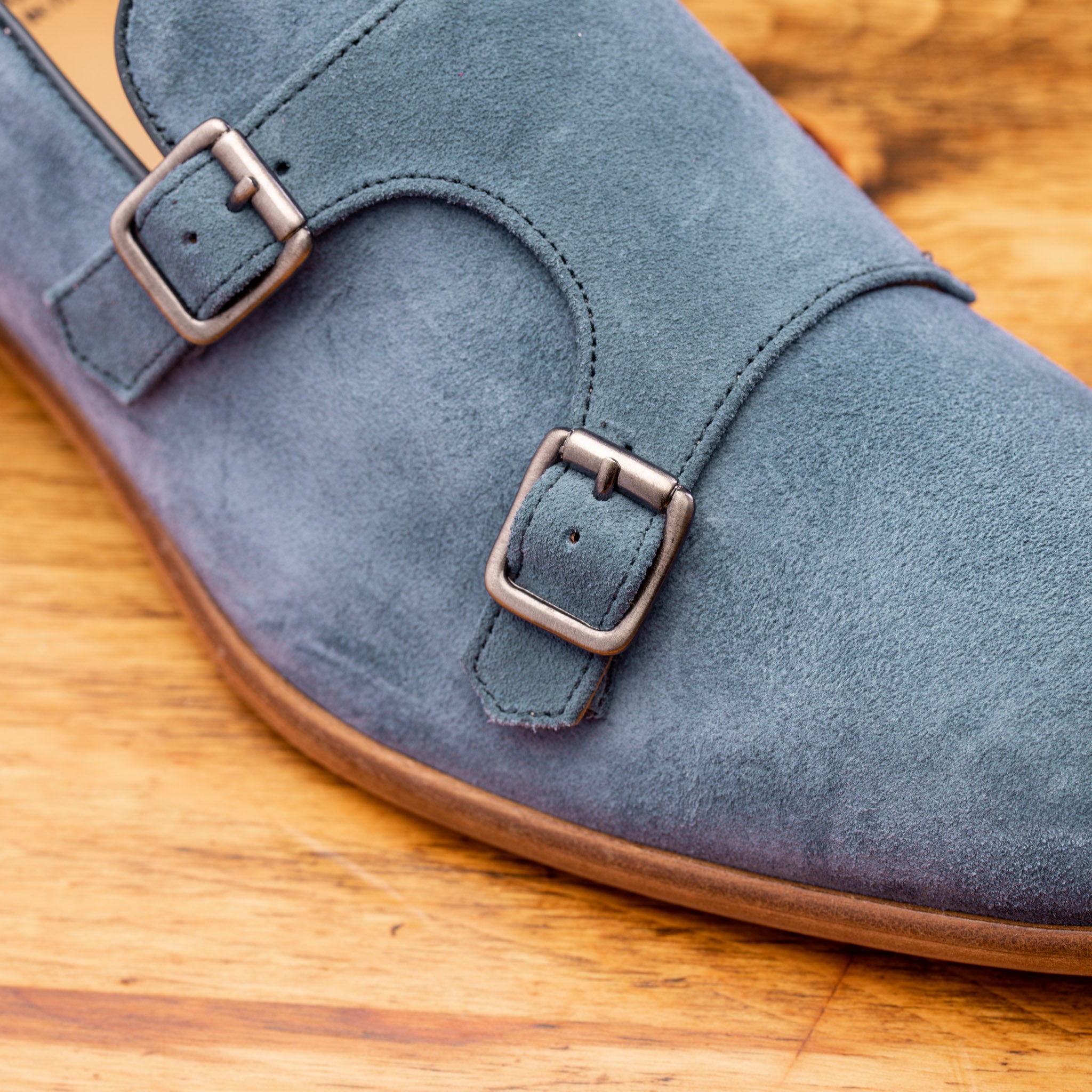 Up close picture of the double strap piece of Z893 Calzoleria Toscana Jean Blue Low Vamp Slip-On